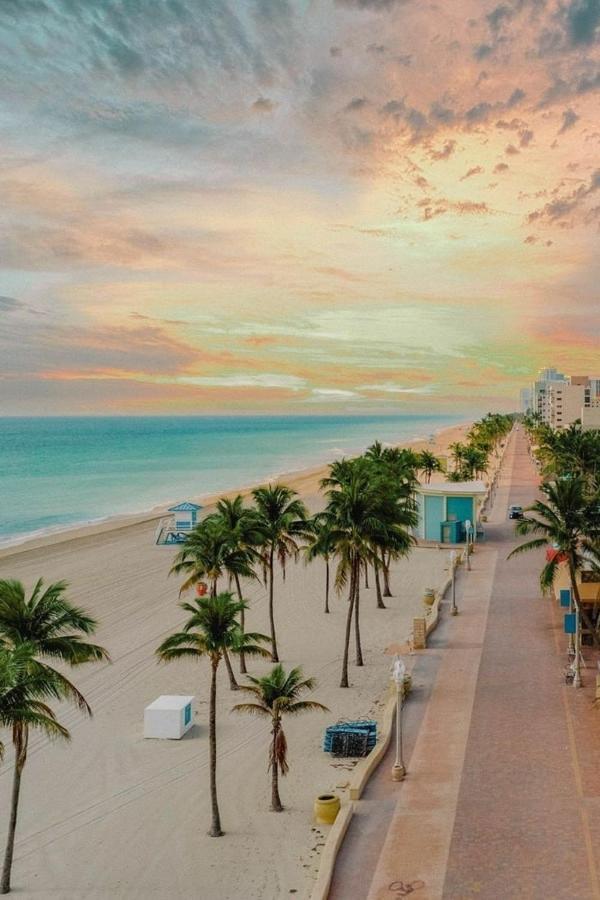 Christmas Retreat Walk To Dania Beach Pool ภายนอก รูปภาพ