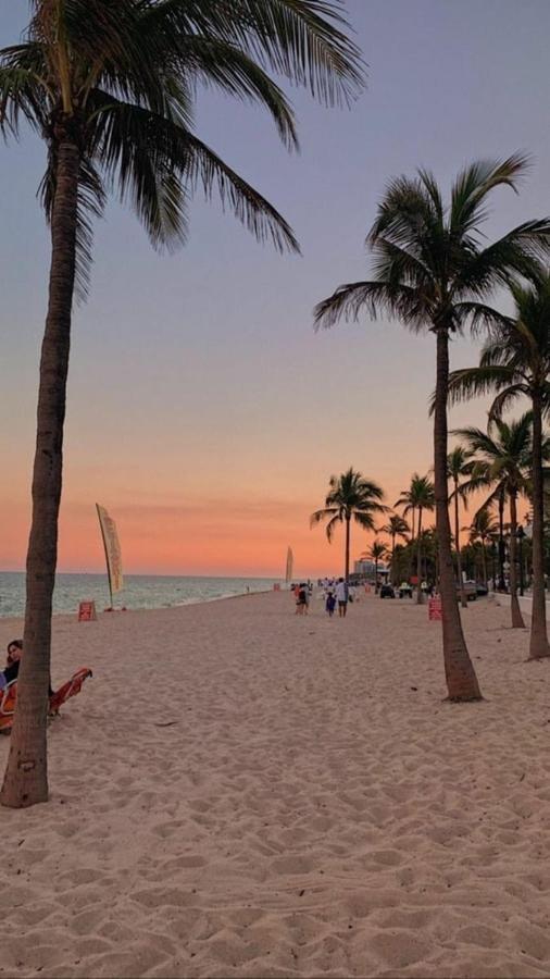 Christmas Retreat Walk To Dania Beach Pool ภายนอก รูปภาพ
